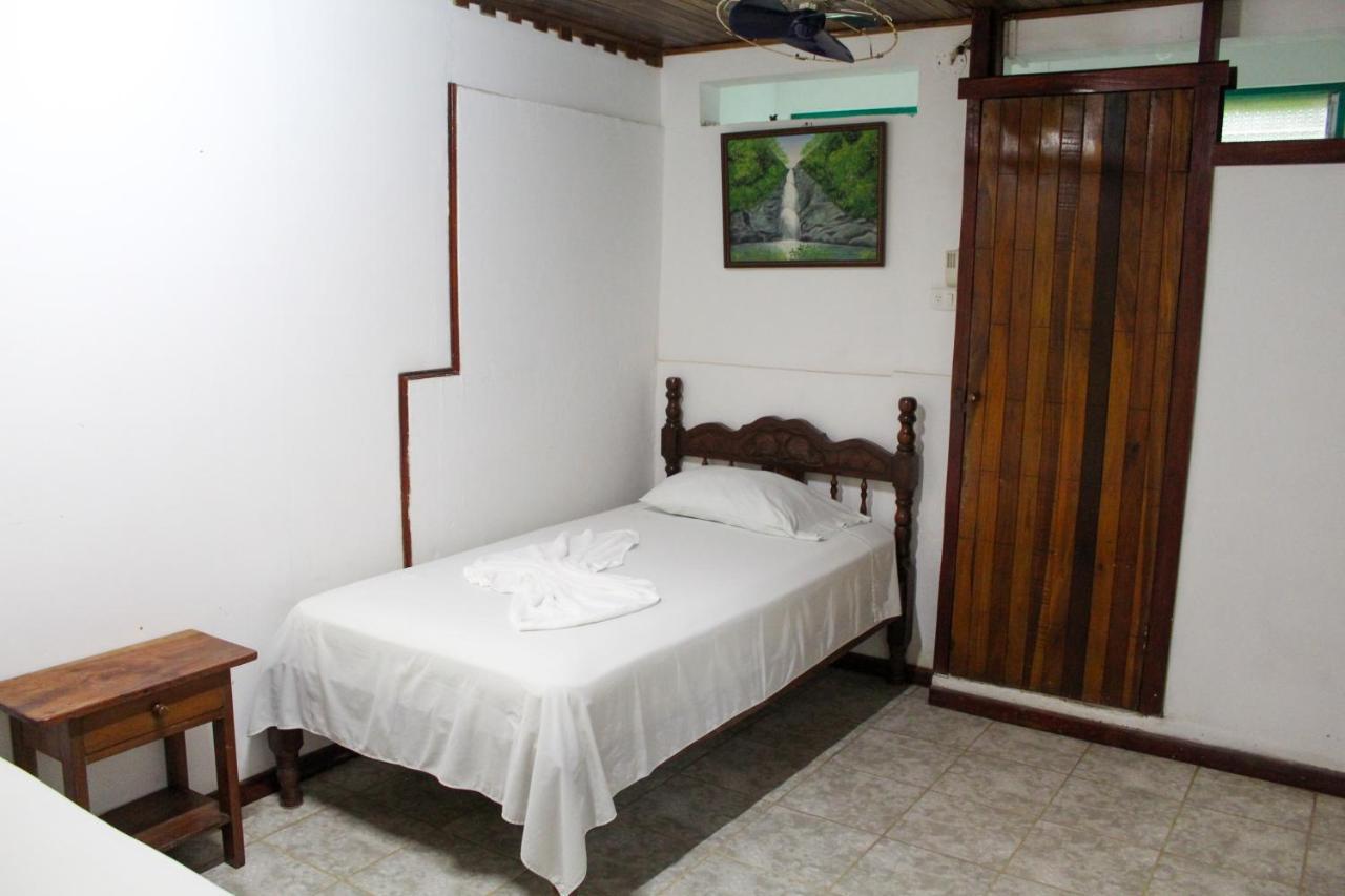 Hotel La Cascada Puntarenas Buitenkant foto